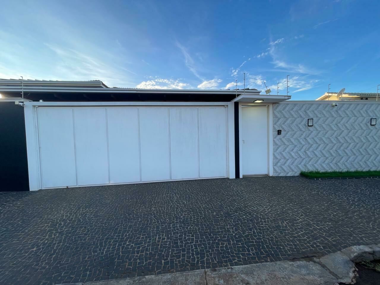 Imagem do VENDA -  CASA NO SETOR JUNQUEIROZ